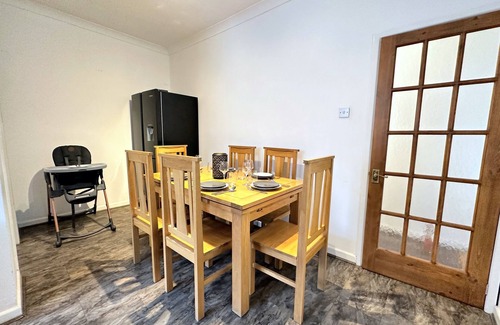 Beaufort House | Large house on the edge of the Brecon Beacons - Five-Bedroom House