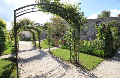 Sainte-Florence Villa | Large House, sleeps 20, 20 minutes Puy du Fou, indoor pool, spa, sauna