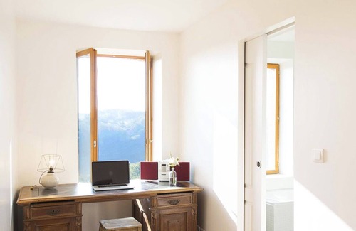 Badecon-le-Pin Cottage | Large House with Terrace near River in Berry