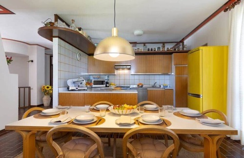 Lesa Villa | Large lakeside villa