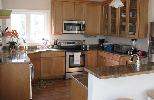 Mineral House | Large light-filled house - quiet cove - dog and wheelchair friendly!