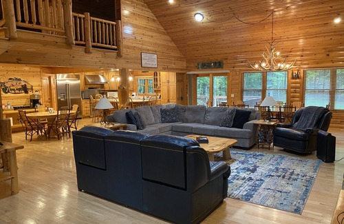 Bitely House | Large lodge perfect for a relaxing, quiet getaway.