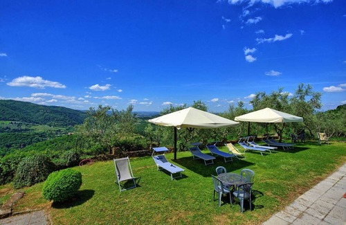 Greve in Chianti Apartment | Large lodging in Chianti, San Polo,Wi-Fi,Terrace for al fresco dining,sleep 9