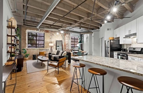 Midtown Apartment | Large Loft-Style 2-Bedroom in Central Midtown