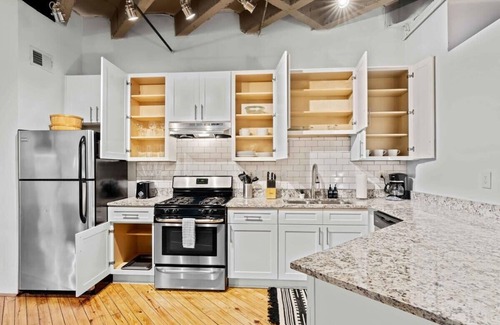 Midtown Apartment | Large Loft-Style 2-Bedroom in Central Midtown