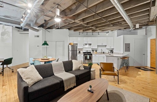 Midtown Apartment | Large Loft-Style 2-Bedroom in Central Midtown
