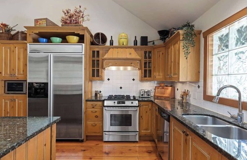 Nicklaus North House | Large Log Cabin, Private Hot Tub, 2 Living Spaces