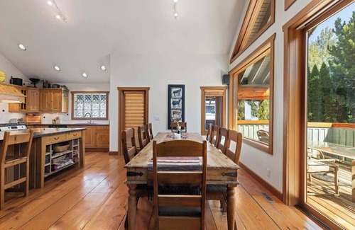 Nicklaus North House | Large Log Cabin, Private Hot Tub, 2 Living Spaces