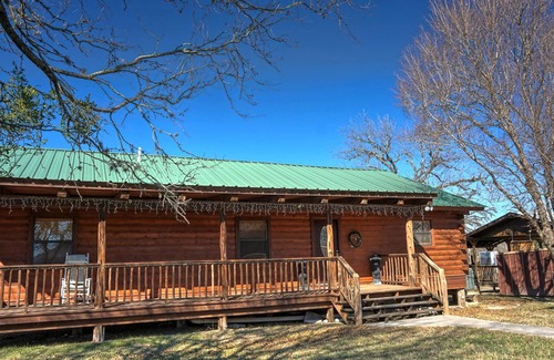 Leakey Cabin | LARGE LOG HOME ON THE FRIO RIVER