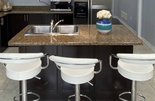 Clarington House | Large & Luxurious 4 Bedroom Executive House in Newcastle - Clarington Ontario