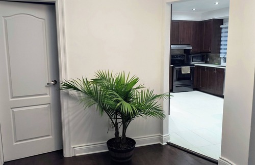 Saint-Laurent Apartment | Large, luxurious apartment in Ville Saint-Laurent