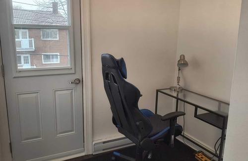 Saint-Laurent Apartment | Large, luxurious apartment in Ville Saint-Laurent