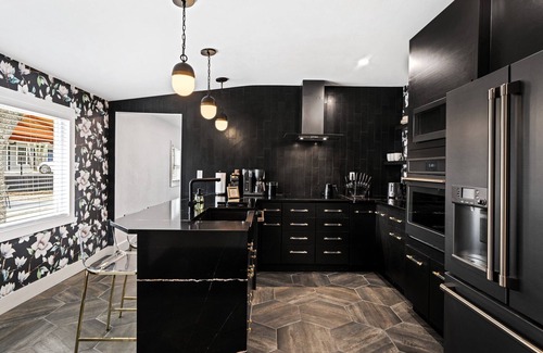 Kerrville House | Large Luxury 4bed with secret door & poker table , +EV