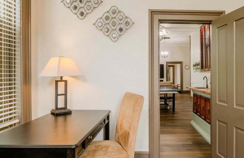 Oshkosh Apartment | Large Luxury Downtown Loft - Walk to Everything Free Parking