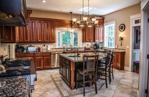 Hadley House | Large Luxury Family Home Near Five Colleges. The TOP short term rental in area!