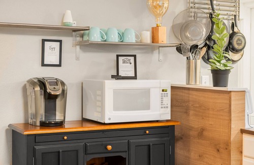 Three Tree Point Apartment | Large Modern 2 Bedroom near Ocean, Airport, and Seattle with private garage