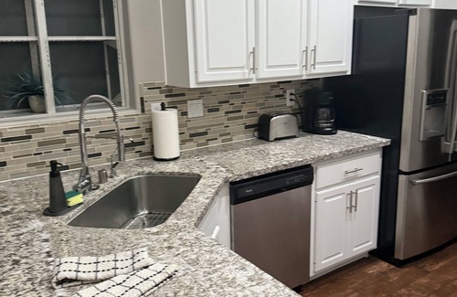Las Vegas House | Large modern 2 story house with first floor master suite.