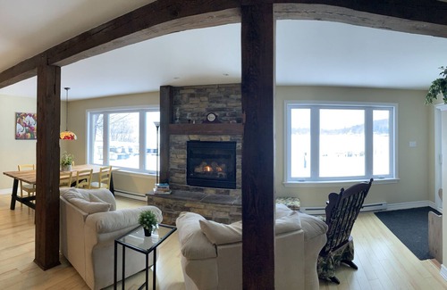 Val-des-Bois Ski Chalet | Large Modern Cottage, by the Lac, Well Equipped, High Speed Internet