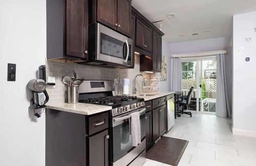 Everett Condo | Large & Modern Luxury Duplex Home close to Boston & Cambridge with Free Parking