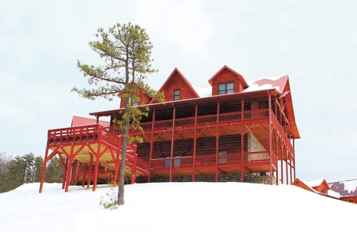 Dobson Cabin | Large Mountaintop Cabin sleeps 16! Blue Ridge Mountain Views & Wraparound Deck