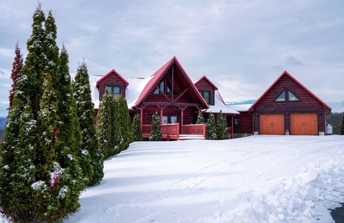 Dobson Cabin | Large Mountaintop Cabin sleeps 16! Blue Ridge Mountain Views & Wraparound Deck