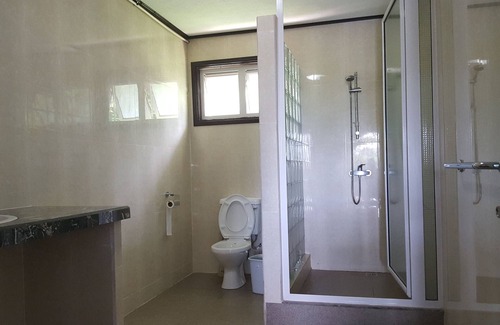 La Passe Bed & Breakfast | Large new room in superb guesthouse. Sea view