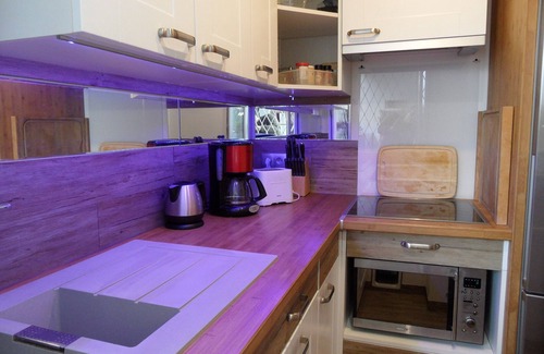 Golfe Juan Apartment | Large new studio facing port and beach with private parking