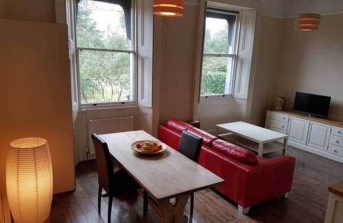 Wraysbury Apartment | Large one bed flat with views