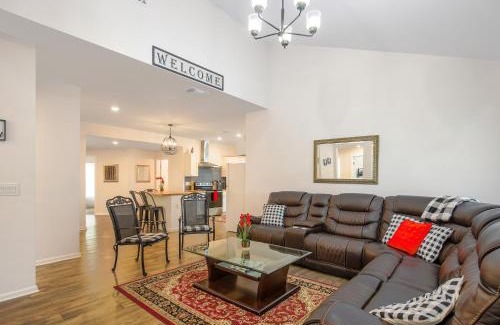 Harlandale Villa | Large Open Rooms in Spacious 4-BR 3-BA Oasis