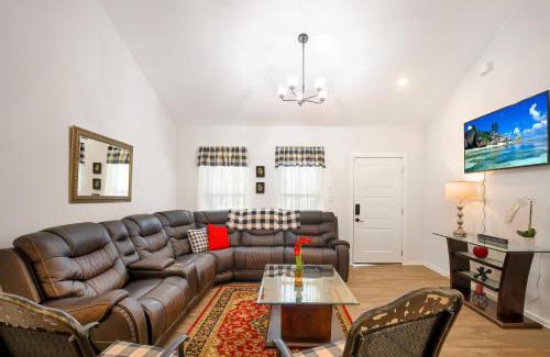 Harlandale Villa | Large Open Rooms in Spacious 4-BR 3-BA Oasis