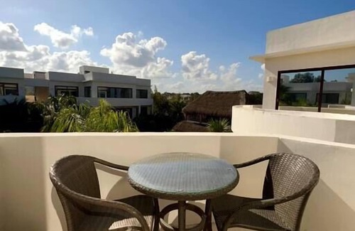Francisco Uh May House | Large Penthouse Studio with Private Heated Jacuzzi C301S