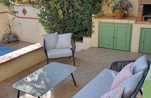 Le Port House | Large pleasant house with a flowery garden and a swimmingpool