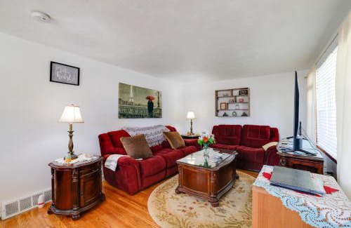Tonawanda House | Large Private Yard Home 14 Mi to Niagara Falls!