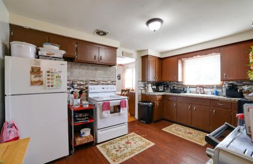 Tonawanda House | Large Private Yard Home 14 Mi to Niagara Falls!