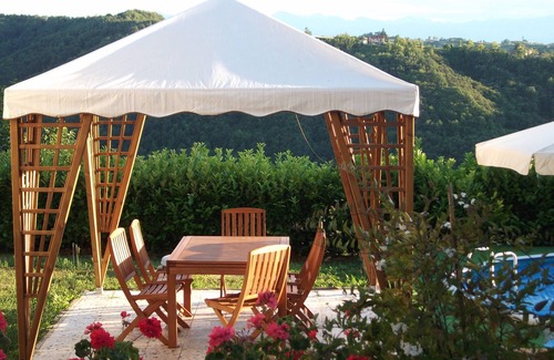 Bonvicino House | Large, quiet, detached country house in the heart of the High Langhe