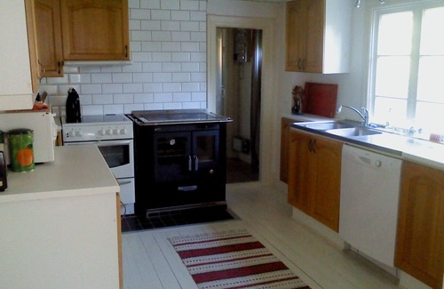 Alem House | Large, Quiet, GENUINE with many rooms near the sea.