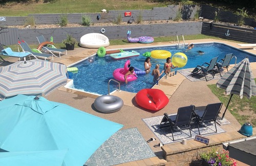 Hudson House | Large Recreational Retreat