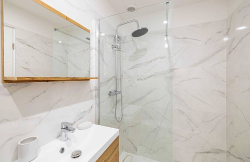 Prado - Republique Apartment | Large renovated studio - Bright - 1BR/4p