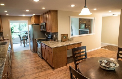 Sammamish House | Large retreat house in a quiet cul de sac!
