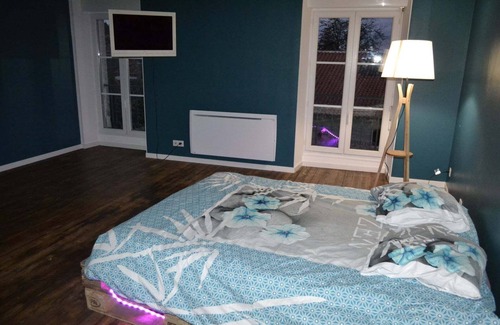Chef-Boutonne Bed & Breakfast | Large room of more than 30m2 for 4 to 5 people