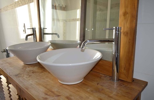 Chef-Boutonne Bed & Breakfast | Large room of more than 30m2 for 4 to 5 people