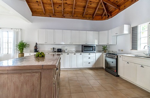 Discovery Bay Villa | Large Seaview 3 Bedroom Villa with Private Pool, Terrace & Parking