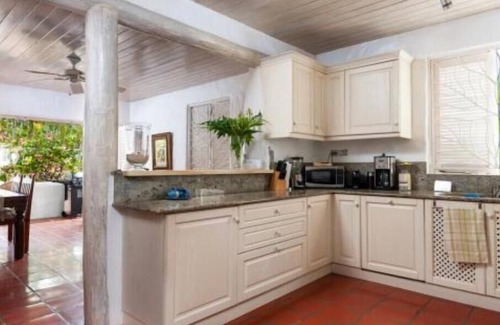 Mullins Apartment | Large Secure 2 Bedroom Apartment with large pool steps to Mullins Beach