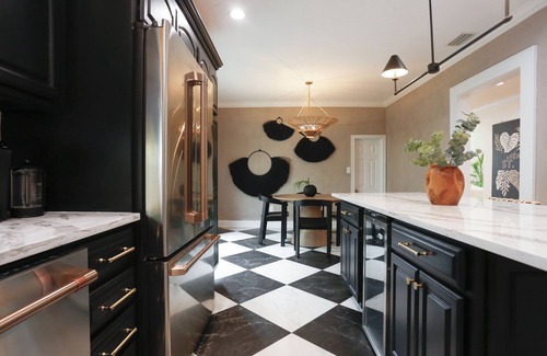 Historic Uptown House | Large Six Bedroom Home, Walkable to Downtown St. Pete, 20 mins To Beaches