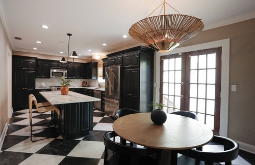 Historic Uptown House | Large Six Bedroom Home, Walkable to Downtown St. Pete, 20 mins To Beaches