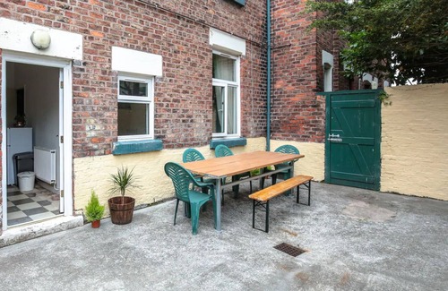 New Brighton House | Large, social and comfortable house with plenty of space for large groups