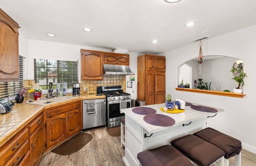 Lincoln Acres House | Large space 4 large groups, families, intimate celebrations, retreats & reunion.