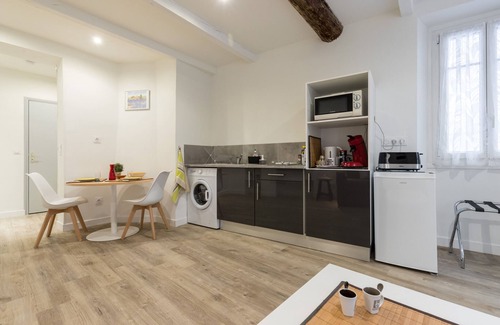 Old Town Apartment | Large Studio in the Old Town - Saint-François Square