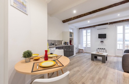 Old Town Apartment | Large Studio in the Old Town - Saint-François Square