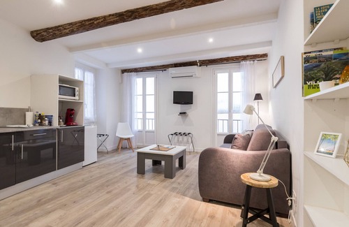 Old Town Apartment | Large Studio in the Old Town - Saint-François Square